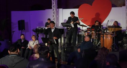 Viven neolaredenses noche romántica en el 'Corazón Acústico'