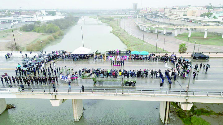 Frío no frena la hermandad del Abrazo Internacional