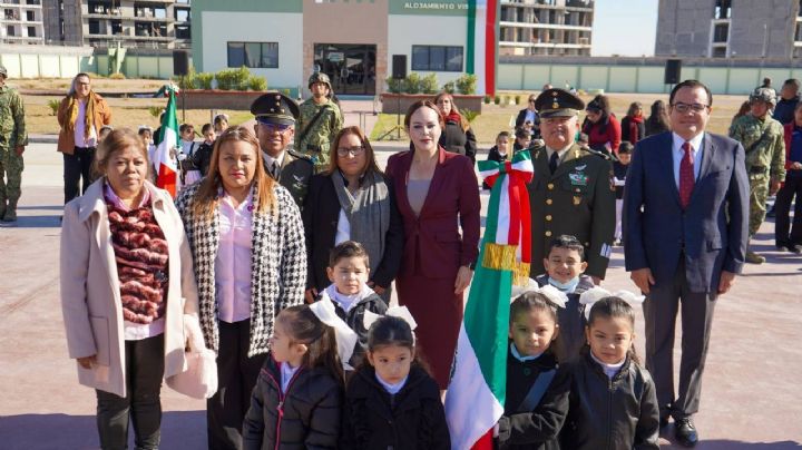 Estudiantes del DIF de Nuevo Laredo reciben bandera en emotiva ceremonia