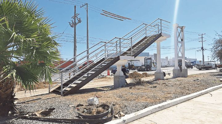 Nuevo Laredo: construyen puente peatonal en el Kilómetro 10
