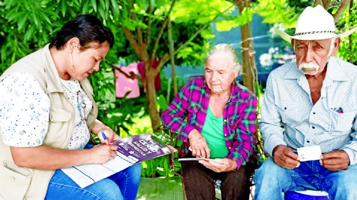 Bienestar: se acercan las consultas a abuelos en casa