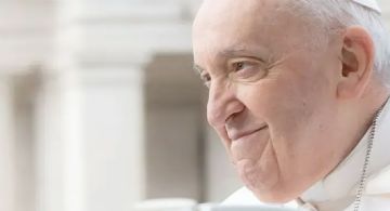 El Vaticano publica FOTO del papa Francisco desde un altar en el hospital