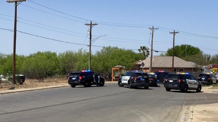 Individuo lanza disparos desde el interior de una vivienda en Laredo; tenía una mujer como rehén