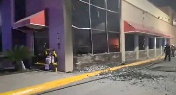 Arden dos restaurantes 'Pollo Loco'; ¿ataque o coincidencia? | VIDEO
