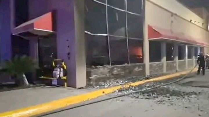 Arden dos restaurantes 'Pollo Loco'; ¿ataque o coincidencia? | VIDEO