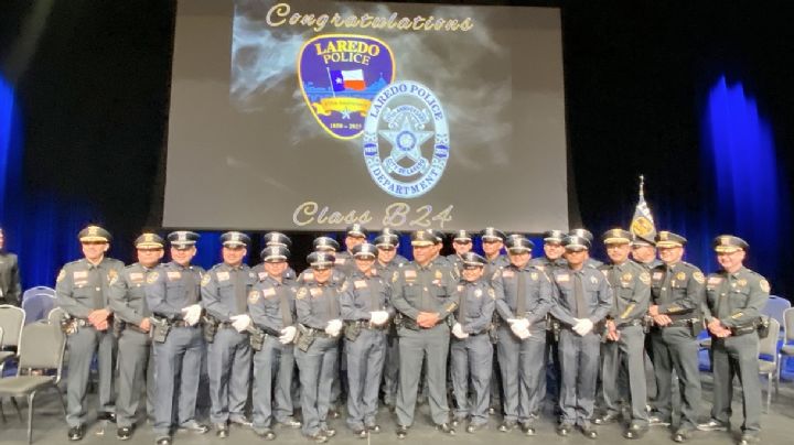 Juran proteger y servir 16 nuevos policías a la comunidad de Laredo, Texas