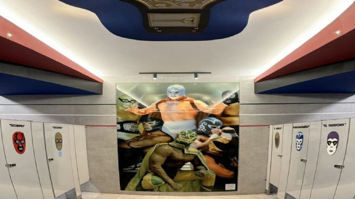 Rudos y técnicos... los baños de la lucha libre del AIFA siguen sorprendiendo a los turistas | VIDEO