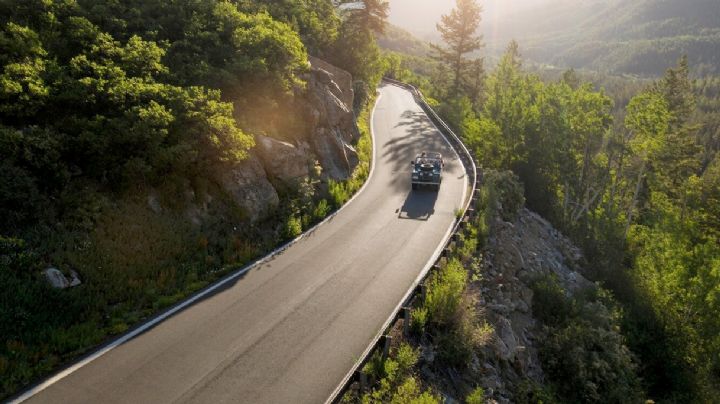 ¿Cómo conducir de subida y bajada en una carretera en la sierra?; claves para un viaje sin riesgos