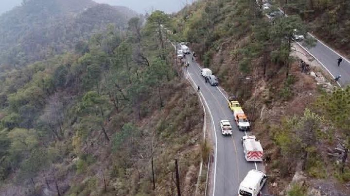 Familiares reciben cuerpos de víctimas del trágico accidente en Santiago, Nuevo León