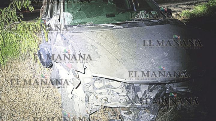 Abandonan camioneta tras encontronazo en la Carretera a Piedras Negras