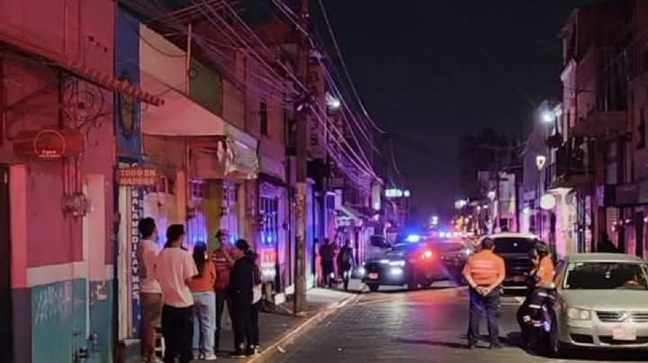 Niña es testigo del asesinato de su madre; ambas viajaban a bordo de su automóvil