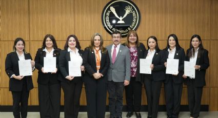 El rector Dámaso Anaya entrega nombramientos a titulares de Familia UAT