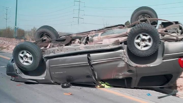 Humo denso provoca volcadura de camioneta en el bulevar Colosio | VIDEO