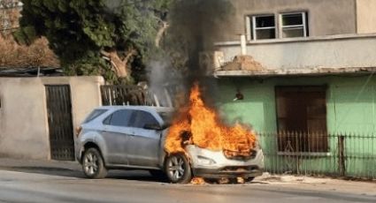 Nuevo Laredo: camioneta arde en llamas en la colonia Matamoros; conductor se salva de milagro