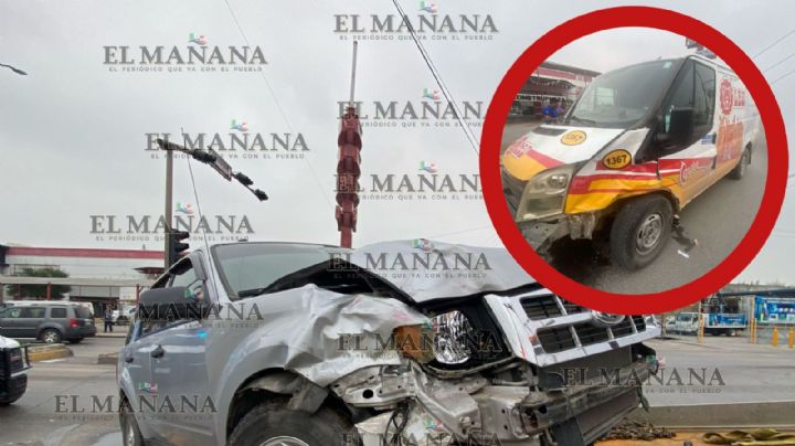 Jovencito le quiere ganar al rojo y se estrella con camioneta de 'papitas' en la César López de Lara