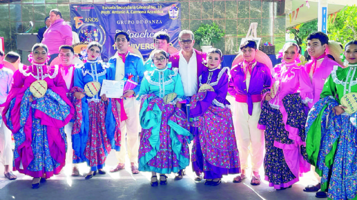 Vibran con el folklor en la Secundaria 10 de Nuevo Laredo