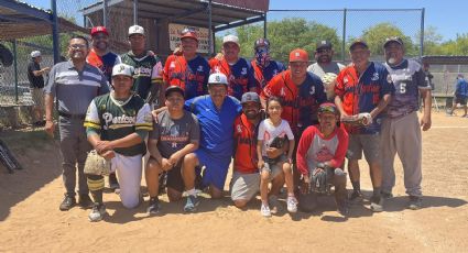 Elvia Martínez asegura el campeonato de los playoffs en la Liga Fronteriza Dominical de Softball