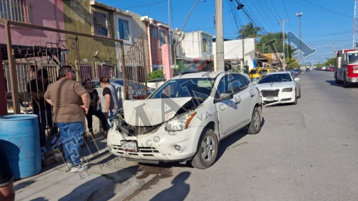 Conductor maneja ebrio en la colonia del ISSSTE y provoca carambola; choca a 3 vehículos