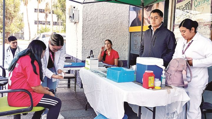 Completan vacunas en Farmacia del Issste