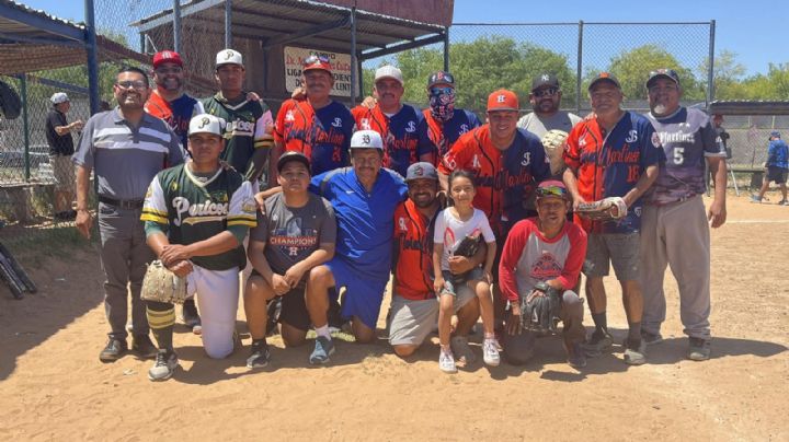 Elvia Martínez asegura el campeonato de los playoffs en la Liga Fronteriza Dominical de Softball