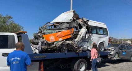 Tragedia vial: choque entre 'combi' y camión deja 5 muertos y 16 heridos