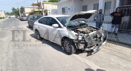 Nuevo Laredo: choque de conductoras deja cuantiosos daños en la Colonia Viveros