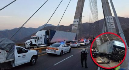Tráiler en sentido contrario provoca fatal accidente; mata a 3 policías