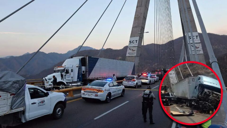 Un vehículo de carga de color azul con remolque tipo caja chocó de frente contra la unidad de los elementos de seguridad, esto al viajar en sentido contrario de la carretera