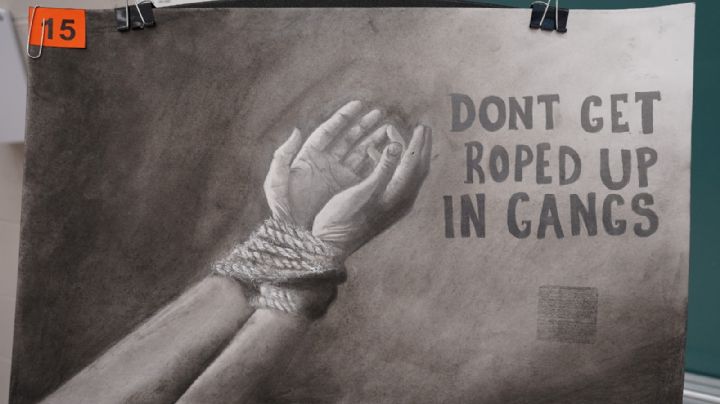 'Enfrentan' alumnos de UISD a las pandillas con tradicional concurso de dibujo artístico