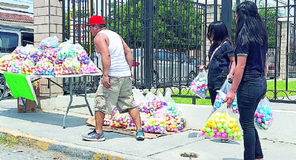 Llenan Nuevo Laredo de color los cascarones de Pascua
