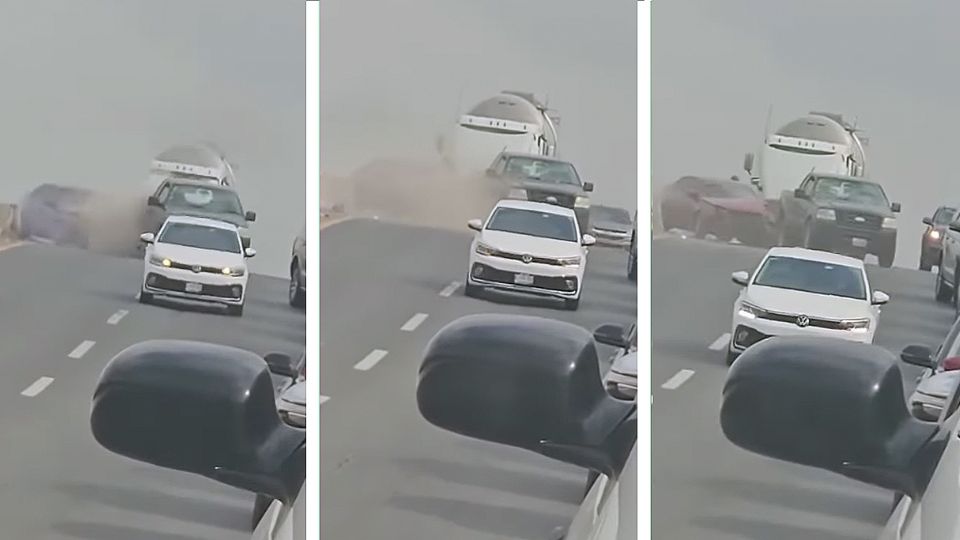 El tráiler no pudo frenar y embistió por detrás a os vehívulos.