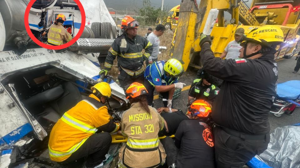 El chofer ya es atendido en un hospital.