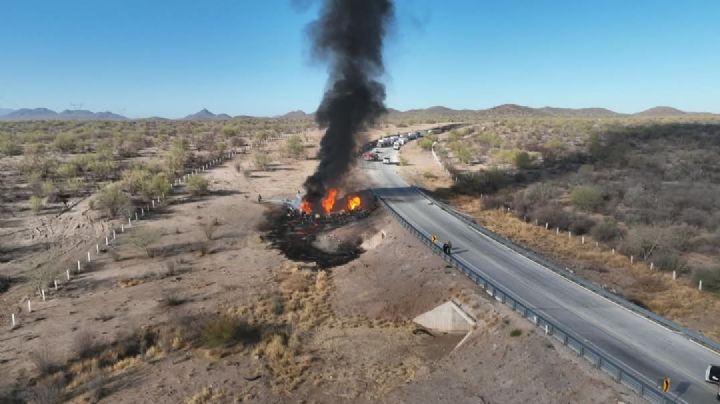 Muere conductor de tráiler cargado con combustible tras volcar en autopista