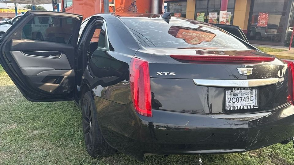 El Cadillac que manejaba el joven de 20 años.