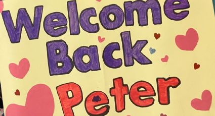 '¡Peter, Peter!': compañeritos reciben con porras a estudiante que venció dos veces el cáncer