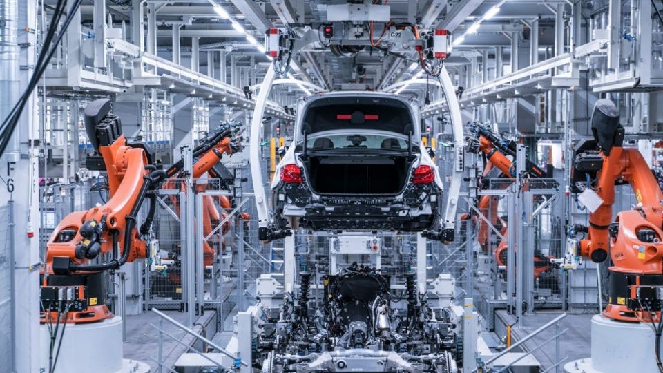 La armadora de autos anunció una pausa para su producción en México