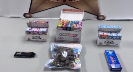 Detienen a menor con marihuana, vapeadores y cartuchos; le hicieron el alto y se puso nervioso