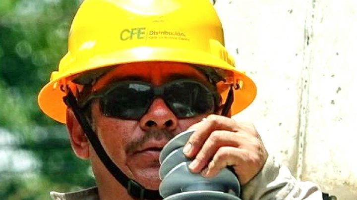 Funcionarios de la CFE podrán portar armas; senadores aprueban iniciativa