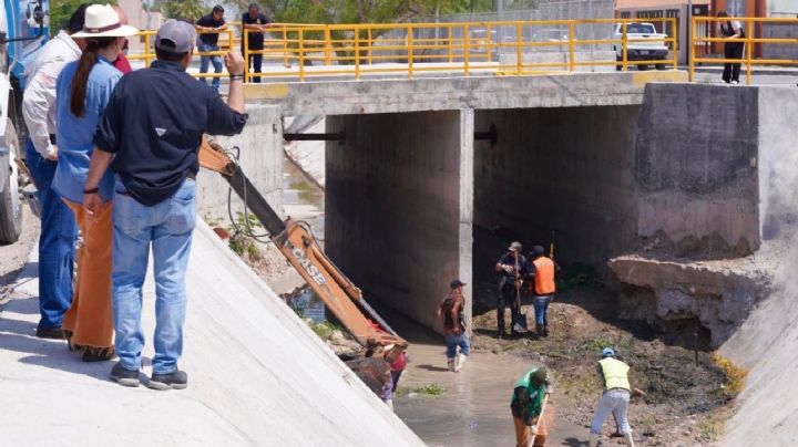 Supervisa Carmen Lilia Canturosas Villarreal limpieza de arroyos en Nuevo Laredo