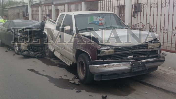 Joven maneja ebrio y choca dos autos estacionados de don José en la colonia Militar