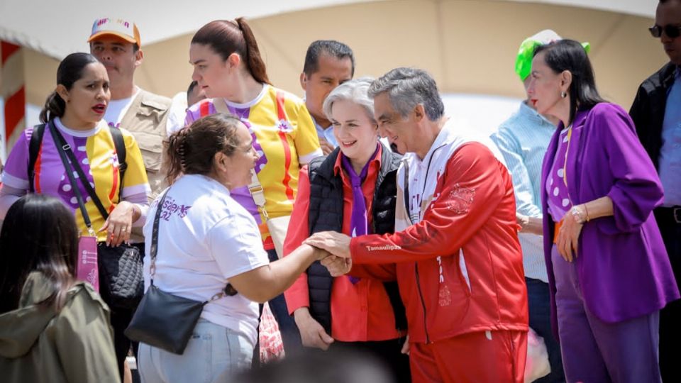 Américo Villarreal Anaya y María de Villarreal en DIFzania.