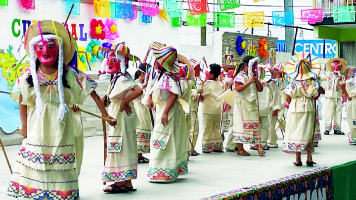 Hace la Revolución gran Feria Cultural