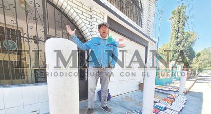 Profesor de Nuevo Laredo pone el ejemplo: vende cascarones para Pascua