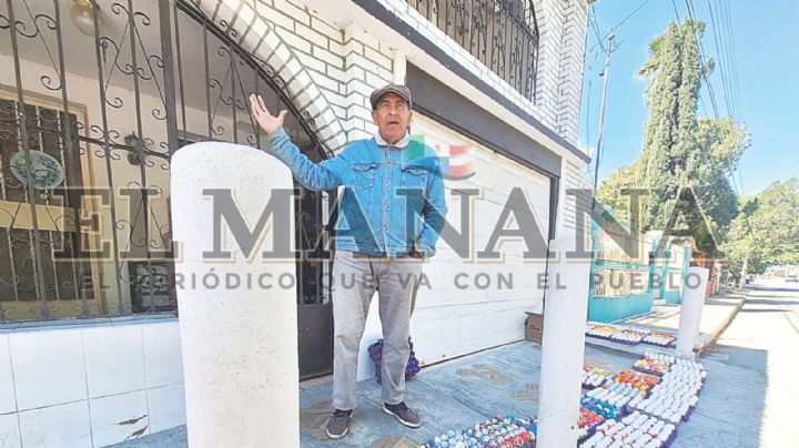 Profesor de Nuevo Laredo pone el ejemplo: vende cascarones para Pascua