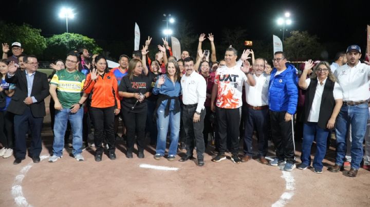 Rector de la UAT inaugura torneos deportivos para docentes y empleados  universitarios