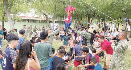 Tienen los niños festejo con honor en el Cuartel Militar