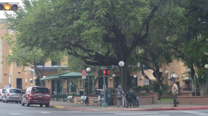 Mujer es baleada en Laredo; se paseaba intoxicada y sin ropa en el centro histórico