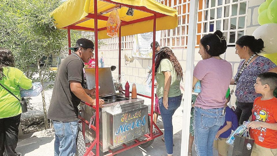 Natanel le alegró el día a los niños.