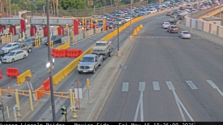 Puentes de Nuevo Laredo saturados: hay largas filas de autos y camiones de carga