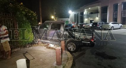 Por venirse 'agarrando' con su esposa borracho choca con camioneta y tumba barda en Nuevo Laredo